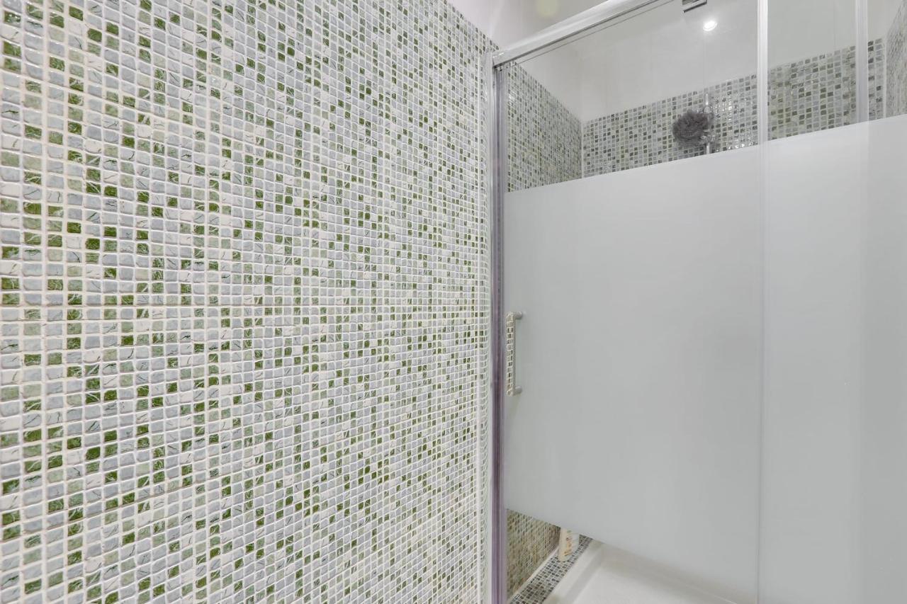 170 Suite Angouleme Large Duplex Style Apt With1 Bdr Paris Central Buitenkant foto